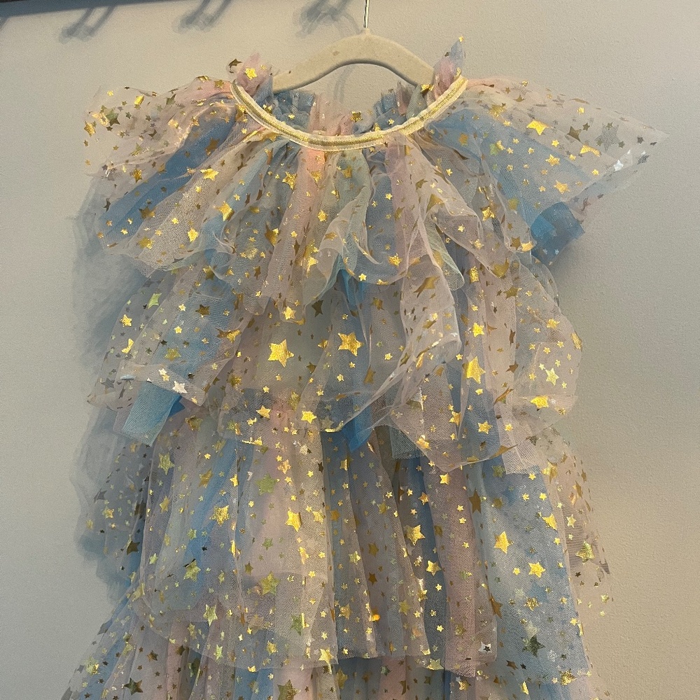 Lola and the boys star dress